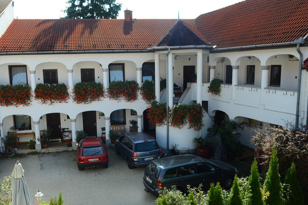 Bed and Breakfast Eden Panzió Eger Exterior foto