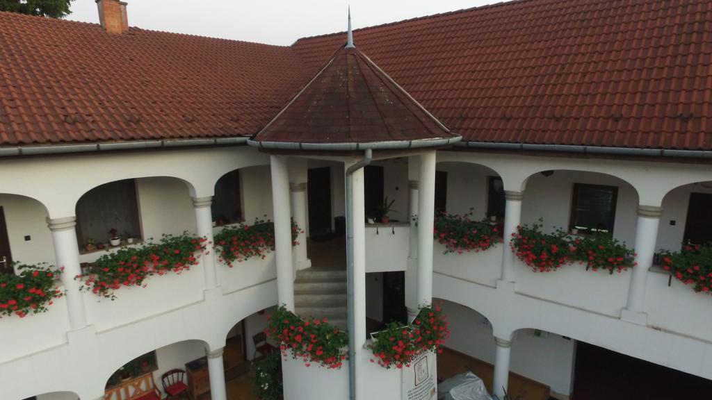 Bed and Breakfast Eden Panzió Eger Exterior foto